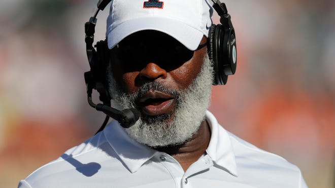 Illinois ' s head coach Lovie Smith on the sidelines during the first half of an NCAA college football game Saturday, Sept. 15, 2018, in Chicago.