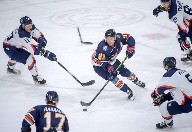 Peoria's Alec Baer (91) navigates through the Evansville defense in the third period of Game 2 of the SPHL President's Cup semifinals Friday, April 19, 2024 at the Peoria Civic Center. The Rivermen advanced to the finals with a 5-2 victory.